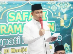 Bupati Mojokerto Al Barra dalam safari Ramadan.(blok-a.com/Syahrul Wijaya)