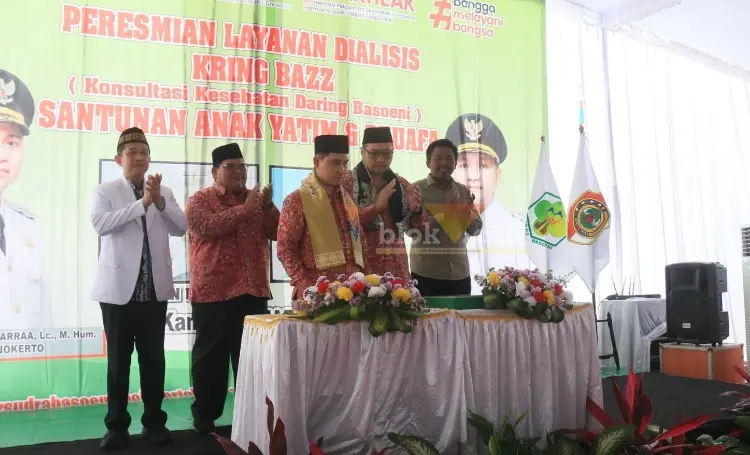 Bupati Gus Barra saat meresmikan layanan dialisis dan kring bazz di RSUD R.A. Basoeni.(blok-a.com/Syahrul Wijaya)