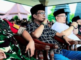 FOTO : Ketua DPRD Kabupaten Blitar Supriadi bersama Bupati Blitar Rijanto dan Wakil Bupati Blitar Beky Herdihansah dalam acara Ngabuburit dan Buka Bersama di Aloon-Aloon Kantor Bupati Blitar, Kanigoro. (blok-a.com/Fajar)