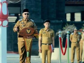 Bupati Blitar Rijanto pimpin apel bersama seluruh ASN di Alun- alun Kanigoro. (blok-a.com/Fajar)