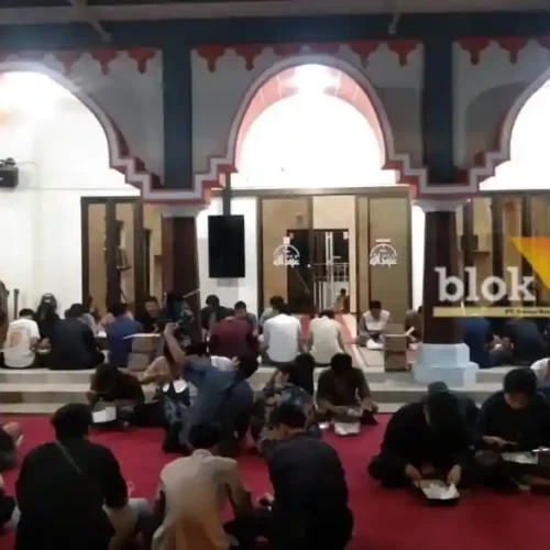 Suasana buka bersama di Masjid Abdullah, Kota Malang saat bulan Ramadan (dok. Mahasiswa Magang Unitri)