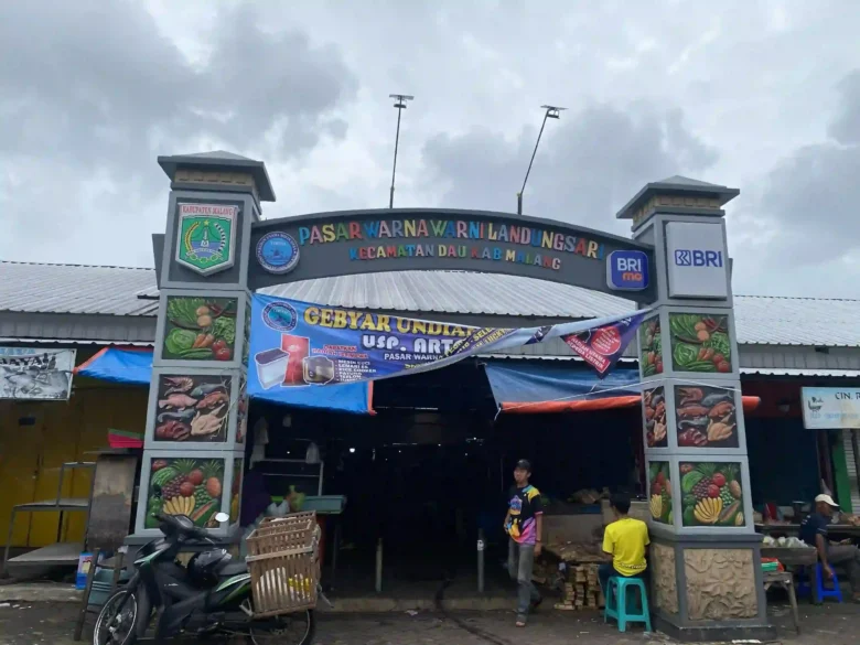 Pasar Warna-Warni Landungsari di Kecamatan Dau, Kabupaten Malang (Mahasiswa Magang Unitri)