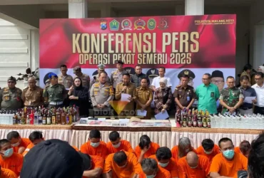 Konferensi Pers Hasil Operasi Pekat Semeru 2025 yang digelar di Halaman Balai Kota Malang (blok-a.com/ Yogga Ardiawan)