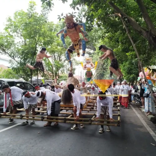 Perayaan Tawur Ageng Kesanga diiringi arak-arakan Ogoh-ogoh di Kota Malang (blok-a.com / Yogga Ardiawan)