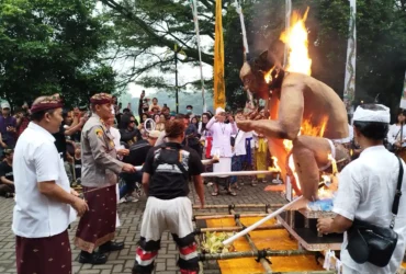 Perayaan Tawur Ageng Kesanga diiringi arak-arakan Ogoh-ogoh di Kota Malang (blok-a.com / Yogga Ardiawan)