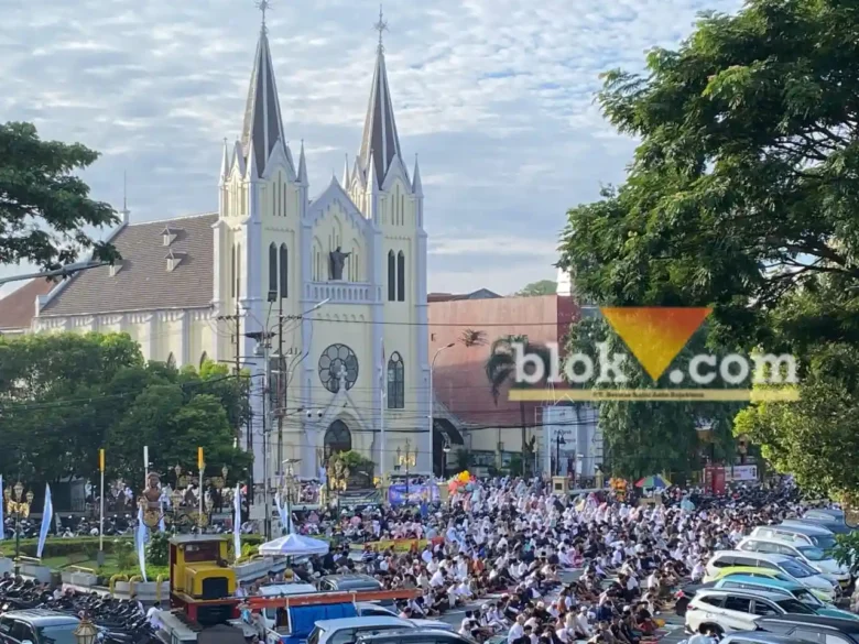 Salat Idul Fitri di Pelataran Gereja Kayutangan, Senin (31/3/2025) (dok. Mahasiswa Magang Unitri, Inok Jehalu)
