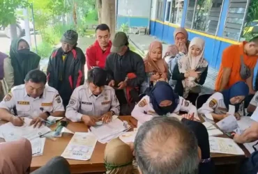 Ratusan calon pemudik berbondong-bondong mendaftarkan diri di program mudik gratis Pemkab Gresik di Kantor Dishub (Istimewa)