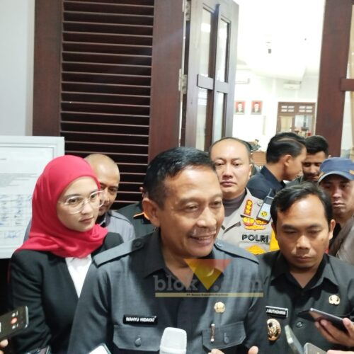Wahyu Hidayat saat diwawancarai awak media usai Rapat Paripurna bersama DPRD Kota Malang (blok-a.com / Yogga Ardiawan)