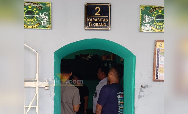 Kamar nomor 2 lapas Mojokerto yang pernah jadi tempat penahanan pendiri NU.(blok-a.com/Syahrul Wijaya)