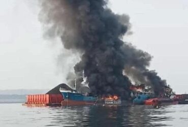 Ledakan dua kapal tanker di perairan Laut Utara Paciran, Kabupaten Lamongan, Kamis (13/3/2025).