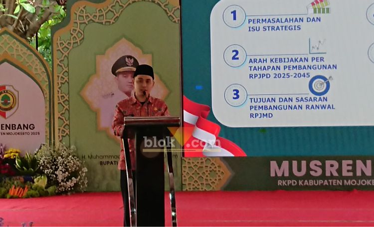Bupati Mojokerto Muhammad Al Barra saat membuka musrenbang RKPD 2026 di pendopo Graha Maja Tama.(blok-a.com/Syahrul Wijaya)