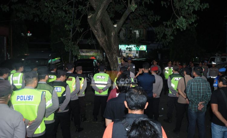 Pengamanan pertandingan Liga 1 BRI antara Persik Kediri dan PSM Makassar digelar di Stadion Supriadi Kota Blitar. (blok-a.com/Fajar)