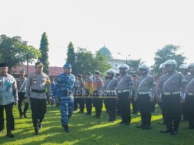 Apel gelar pasukan di Mapolres Jombang dipimpin oleh Kapolres yang didampingi Bupati Jombang.(blok-a.com/Syahrul Wijaya)