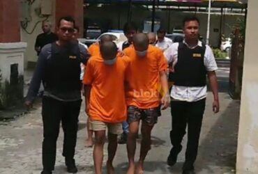 Tersangka pencurian kendaraan bermotor yang saat digelandang ke Mapolres Mojokerto kota.(blok-a.com/Syahrul Wijaya)