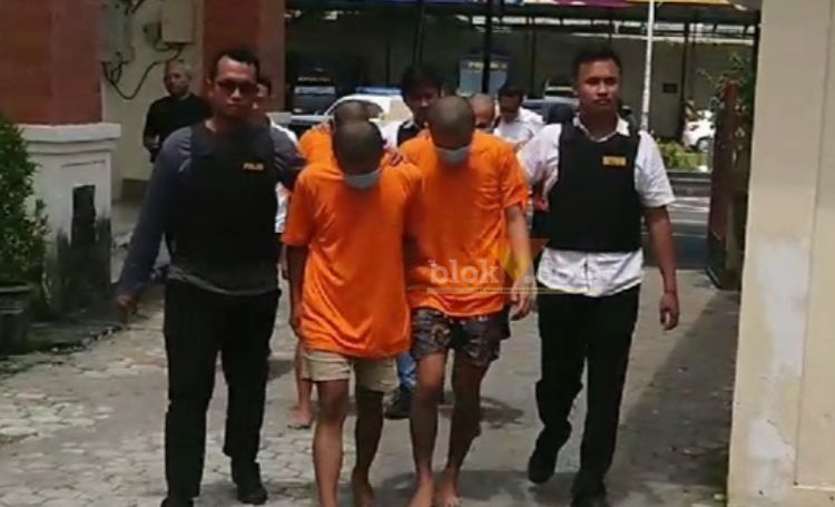 Tersangka pencurian kendaraan bermotor yang saat digelandang ke Mapolres Mojokerto kota.(blok-a.com/Syahrul Wijaya)