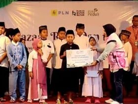 Rumah BUMN Blitar, di bawah pengelolaan PT PLN Unit Induk Distribusi Jawa Timur, menggelar Bazar Ramadan dan santunan untuk anak yatim piatu. (blok-a.com/Fajar)