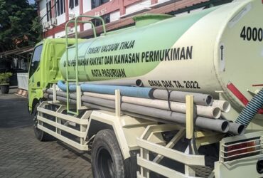 Mobil layanan sedot WC DPRKP Kota Pasuruan.