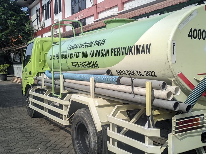 Mobil layanan sedot WC DPRKP Kota Pasuruan.