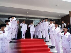 Bupati dan Wabup Bojonegoro usai menjalani sertijab di Ruang Paripurna Gedung DPRD Kab. Bojonegoro, Selasa pagi (04/02/2025).