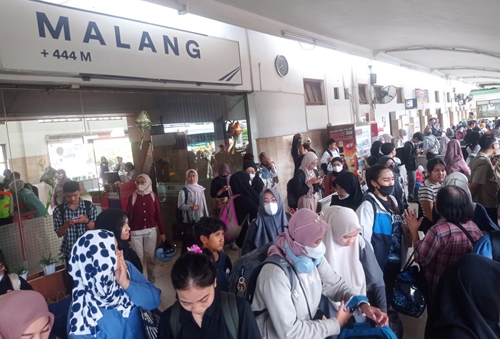 Situasi stasiun Malang yang dipenuhi penumpang saat arus mudik Lebaran (dok/istimewa)