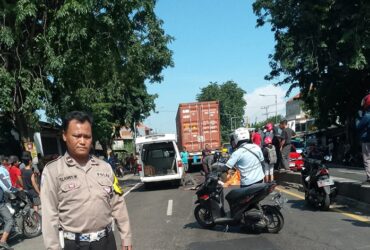 Tempat kejadian kecelakaan lalu lintas di Suwaluh, Balongbendo, Sidoarjo.
