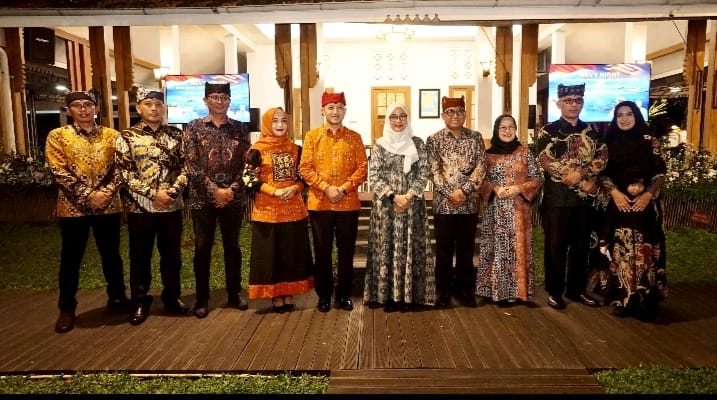 Caption : Forkopimda Banyuwangi saat acara pisah sambut yang berlangsung di Pendopo Sabha Swagata Blambangan, Jumat (11/4/2025) malam. (Istimewa).