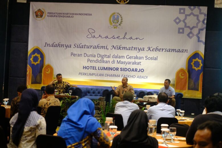 Teks foto : Saresehan PWI Sidoarjo di Hotel Luminor Sidoarjo