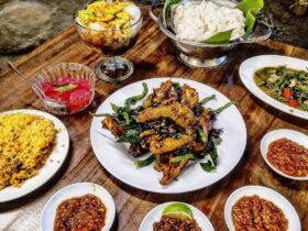 Menu yang ditawarkan di Ramlah, Ayam Tangkap Sawojajar (Inst/@diskonmalang)