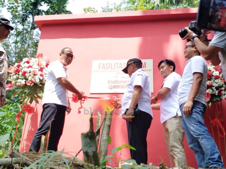 Peresmian tandon air di wilayah Gunungronggo, Kecamatan Tajinan, Kabupaten Malang yang diselenggarakan oleh Rans Entertainment dan Telkomsel (blok-a.com / Yogga Ardiawan)