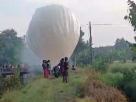 Balon udara yang berhasil diamankan polisi.(blok-a.com/Syahrul Wijaya)