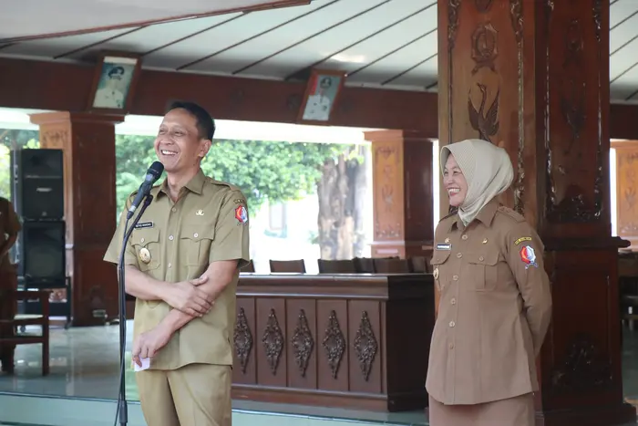 Bupati dan Wabup Bojonegoro di apel perdana pasca cuti Lebaran 2025.