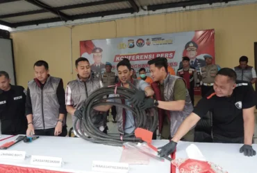 Dua tersangka pelaku pencurian kabel diamankan unit Reskrim Polresta Sidoarjo.