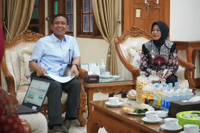 Pertemuan Bupati Setyo Wahono dan Wakil Bupati Nurul Azizah dengan Perum Bulog.