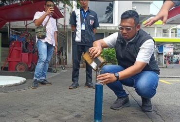 Pengecekan bahan bakar jenis Pertamax yang diduga dicampur dengan air (dok/istimewa)