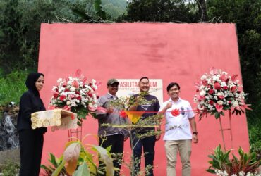 Peresmian bantuan tandon air di Dusun Srebet, Desa Pesanggrahan Kota Batu oleh Rans Entertainment dan Telkomsel (blok-a.com / Yogga Ardiawan)