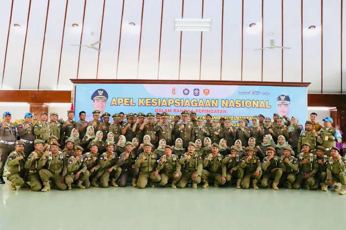 Apel Kesiapsiagaan Nasional dan Peringatan Hari Kartini di Pendopo Malowopati, Pemkab Bojonegoro, Senin (21/04/2025).