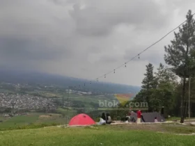Wisata Camping dan Paralayang Sempu Sunset Hill Pasuruan.(blok-a.com/Lionita)