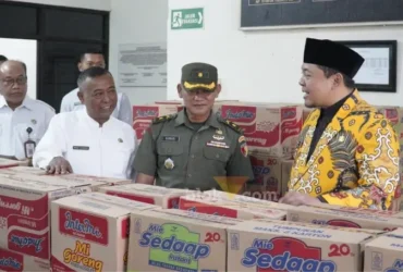 Wakil Wali Kota Mojokerto saat serahkan bantuan secara simbolis untuk korban gempa Myanmar.(blok-a.com/Syahrul Wijaya)