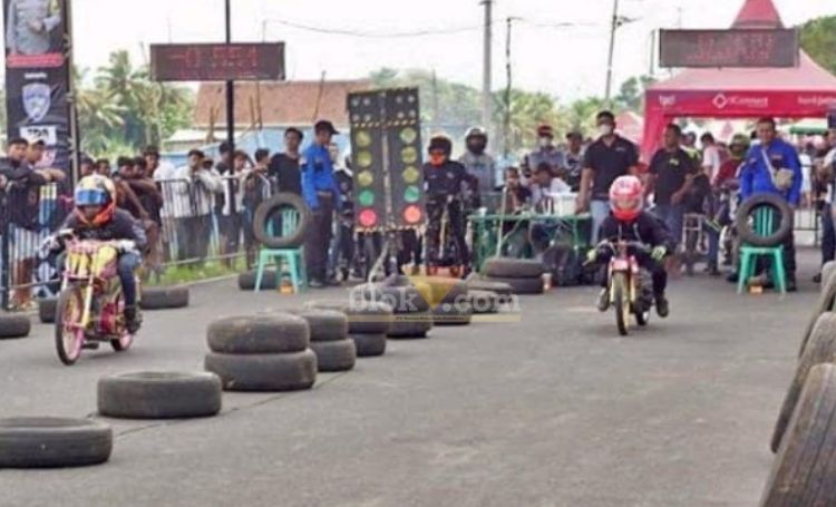 Ajang Kejurprov Drag Bike Kapolresta Cup 2025 digelar di Jalan Wiroguno, Desa Dasri, Kecamatan Tegalsari, Minggu (13/4/2025). (blok-a.com/Kuryanto)