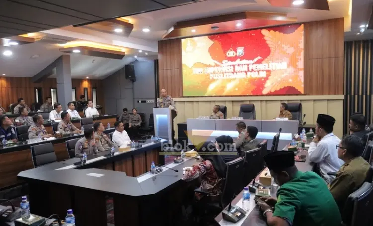 Tim puslitbang Polri saat kunjungan ke Polres Mojokerto.(Blok-a.com/Syahrul Wijaya)