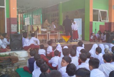 Kegiatan Museum Keliling yang diadakan oleh Disdikbud Kota Malang untuk memperkenalkan sejarah sejak dini kepada para murid (blok-a.com / Yogga Ardiawan)