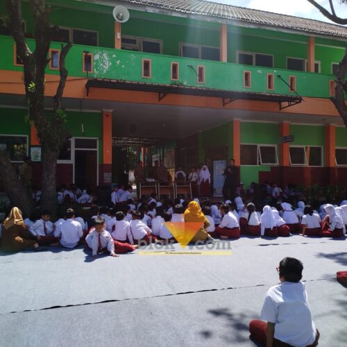 Kegiatan Museum Keliling yang diadakan oleh Disdikbud Kota Malang untuk memperkenalkan sejarah sejak dini kepada para murid (blok-a.com / Yogga Ardiawan)