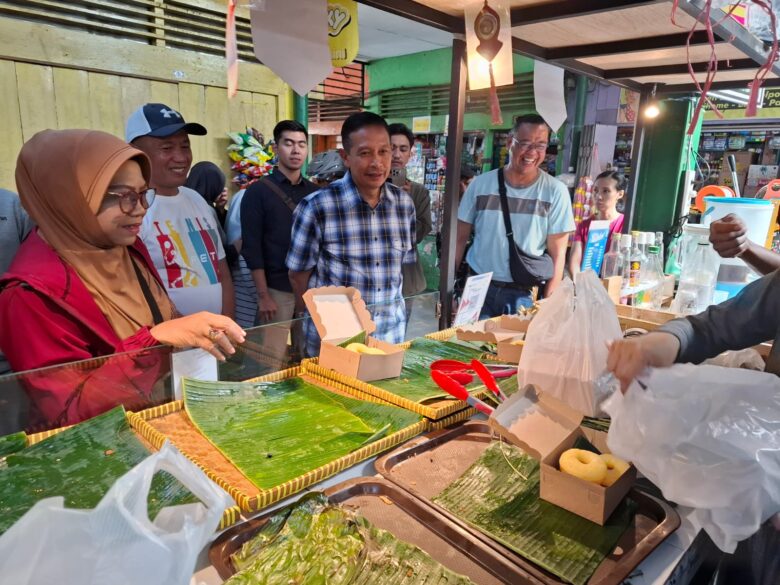 Wali Kota Malang, Wahyu Hidayat saat berkunjung di Pasar Klojen (dok/pro)