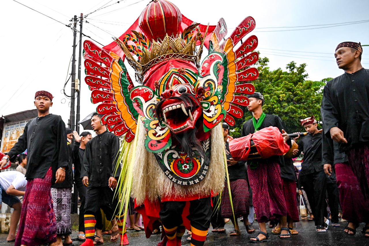 Tradisi Barong Ider Bumi Banyuwangi yang digelar tiap 2 Syawal.(dok. Kominfo Jatim)