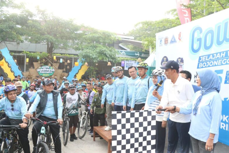 Ratusan Peserta Meriahkan Gowes Peringati HUT ke-35 PDAM Bojonegoro