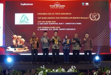 Penyerahan penghargaan TOP BUMD awards di Hotel Raffles, Jakarta.