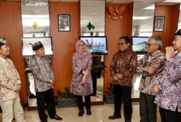 Rektor ISI Surakarta, Dr. I Nyoman Sukerta saat bertemu Bupati Banyuwangi, Ipuk Fiestiandani, di Banyuwangi, Jumat (10/4/2025).(dok. Humas Pemkab)