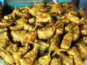 Kupat Ketheg, ketupat khas Gresik (Instagram @wisatagresik)