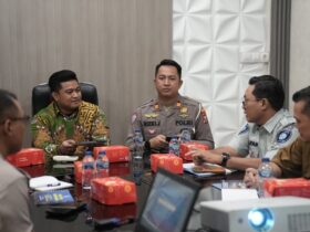 Satlantas Polres Gresik dan Forum Komunikasi Lalu Lintas Kabupaten gelar rapat evaluasi arus mudik dan balik Lebaran 2025.(Istimewa)