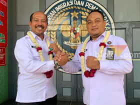 Kalapas Malang, Teguh Pamuji bersama Ketut Akbar yang kini menjadi Kakanwil Ditjenpas NTT (blok-a/Bob Bimantara Leander)